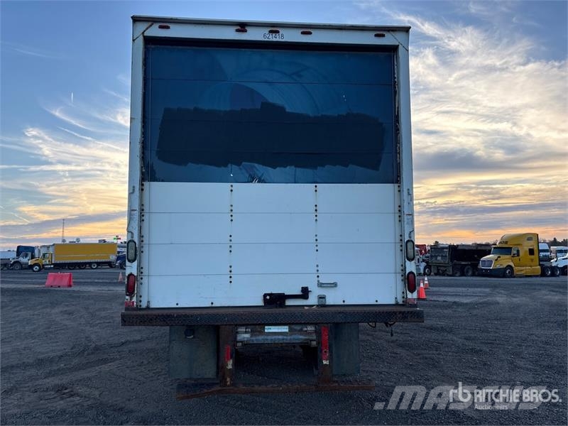 Freightliner M2 106 Van Truck Furgons