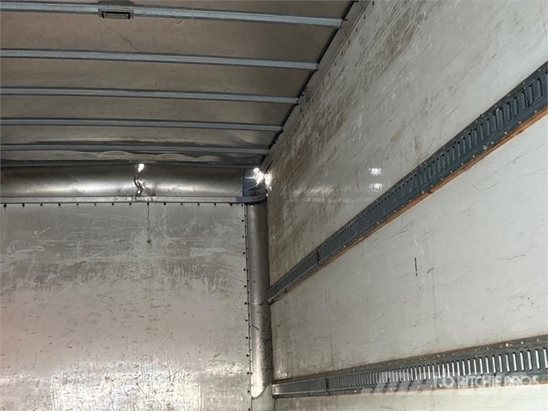 Freightliner M2 106 Van Truck Furgons