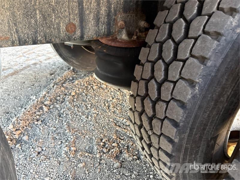 Freightliner M2 106 Van Truck Furgons