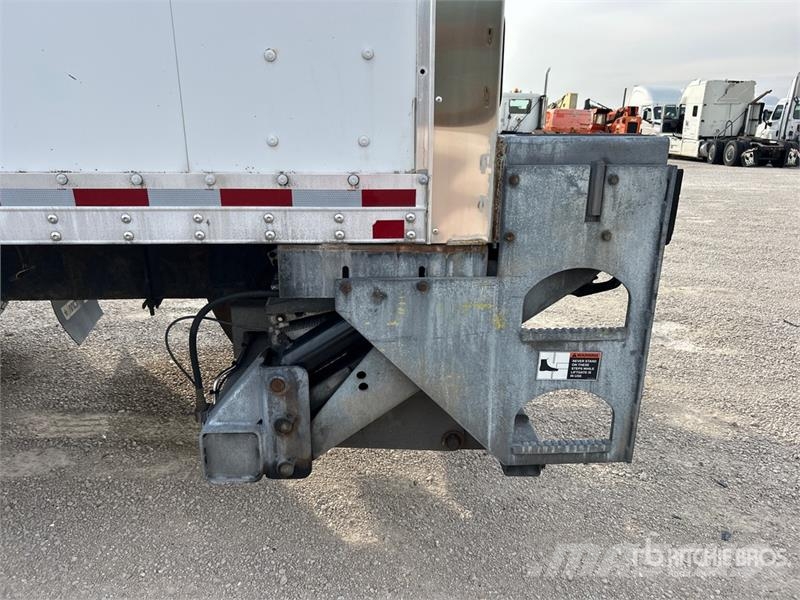 Freightliner M2106 4x2 Van Truck Kapali kasa kamyonlar