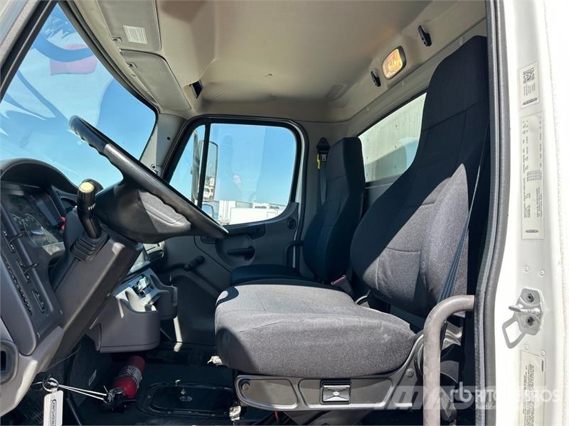 Freightliner M2106 4x2 Van Truck Camion Fourgon