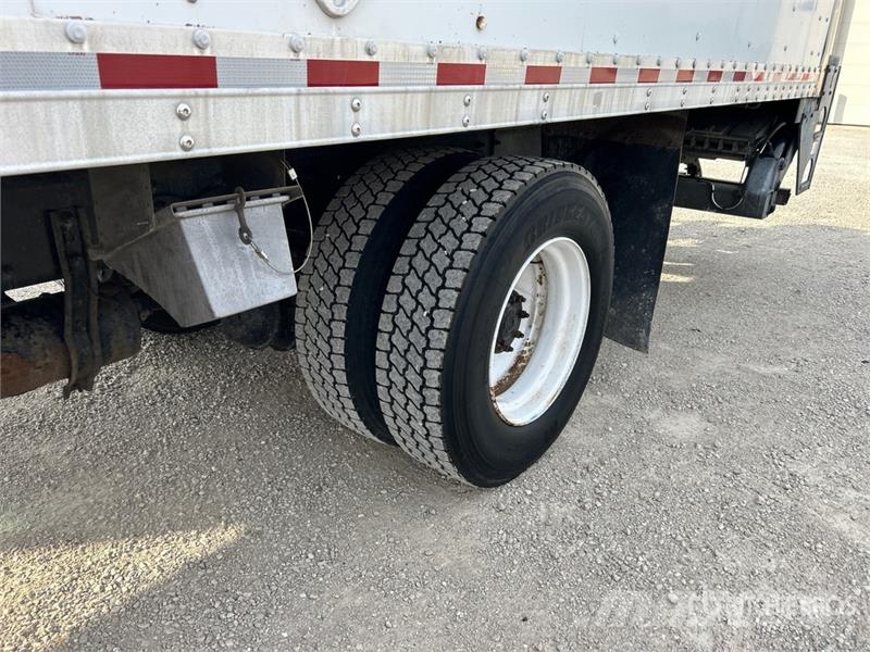Freightliner M2106 4x2 Van Truck Kapali kasa kamyonlar