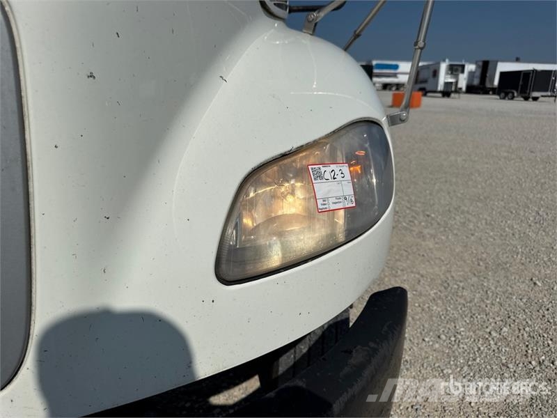 Freightliner M2106 4x2 Van Truck Camiones con caja de remolque