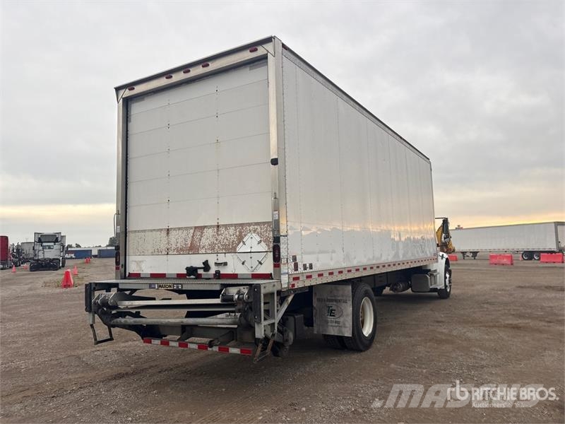 Freightliner M2106 4x2 Van Truck Umpikorikuorma-autot