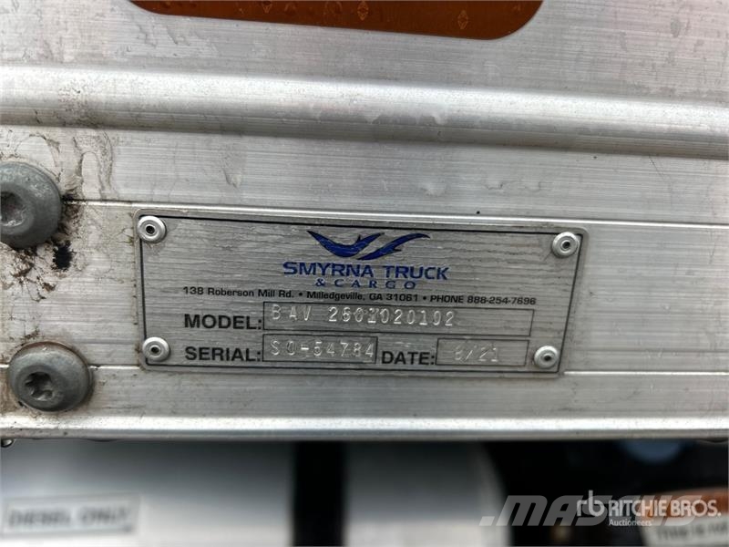 Freightliner M2106 4x2 Van Truck Фургони