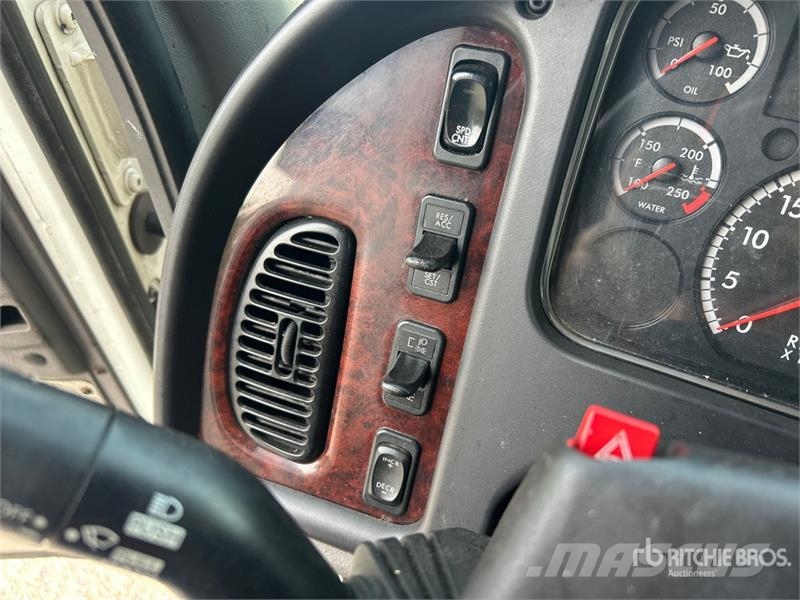 Freightliner M2106 4x2 Van Truck (Inoperable) Kastenaufbau