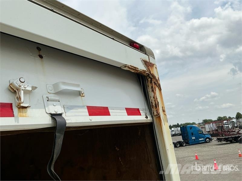Freightliner M2106 4x2 Van Truck Грузовики-Фургоны