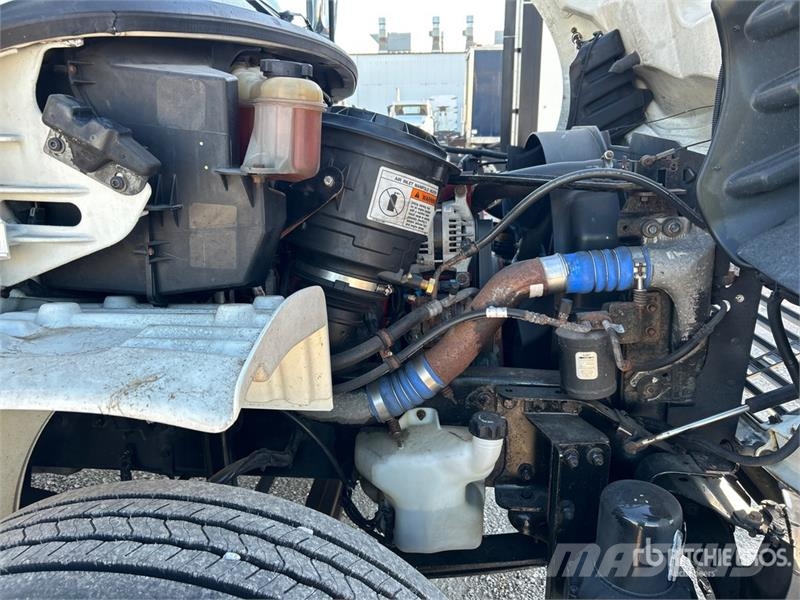 Freightliner M2106 4x2 Van Truck Camion Fourgon