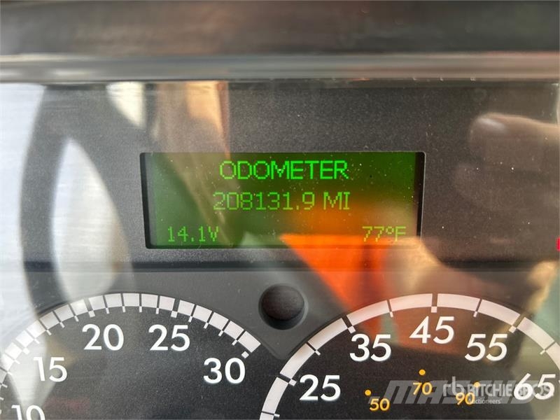 Freightliner M2106 4x2 Van Truck Kapali kasa kamyonlar