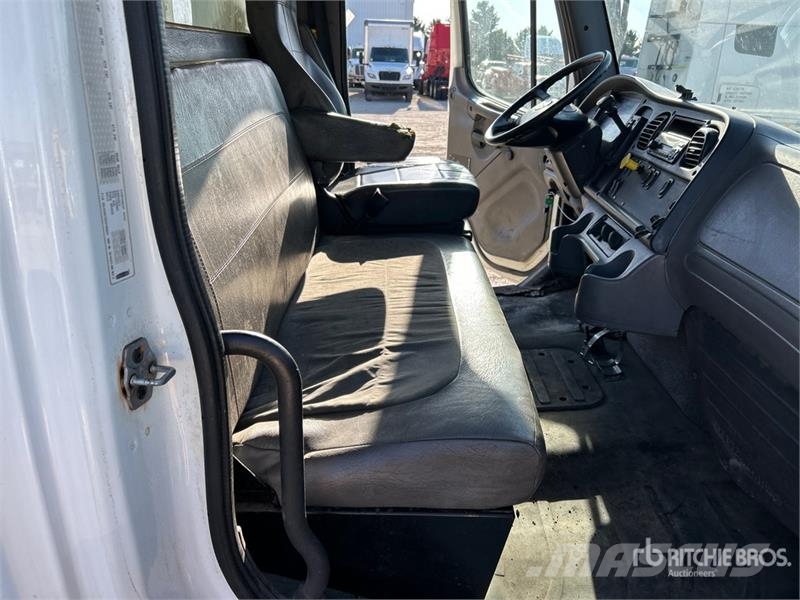 Freightliner M2106 4x2 Van Truck Box body trucks