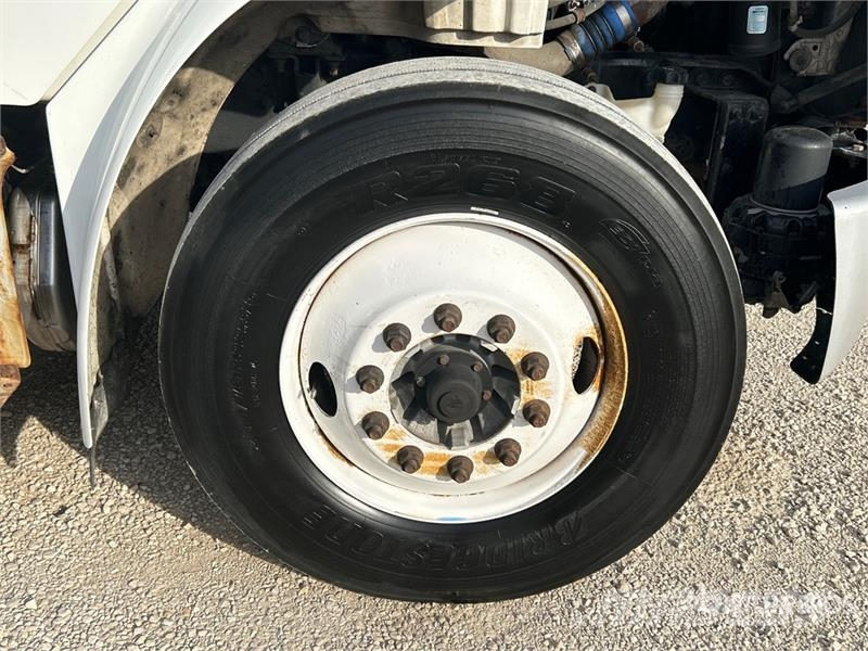Freightliner M2106 4x2 Van Truck Kapali kasa kamyonlar
