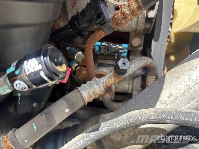 Freightliner M2106 4x2 Van Truck ボックスボディー、ウイング、箱車