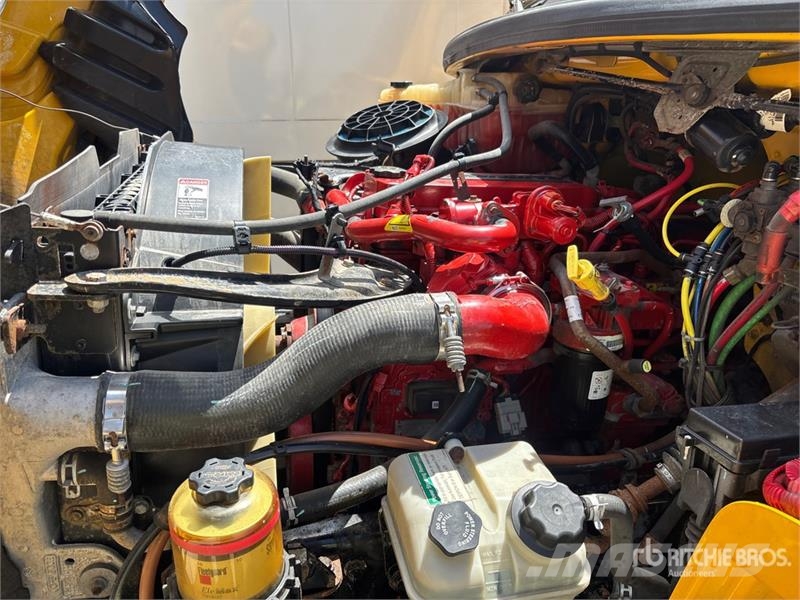 Freightliner M2106 4x2 Van Truck ボックスボディー、ウイング、箱車