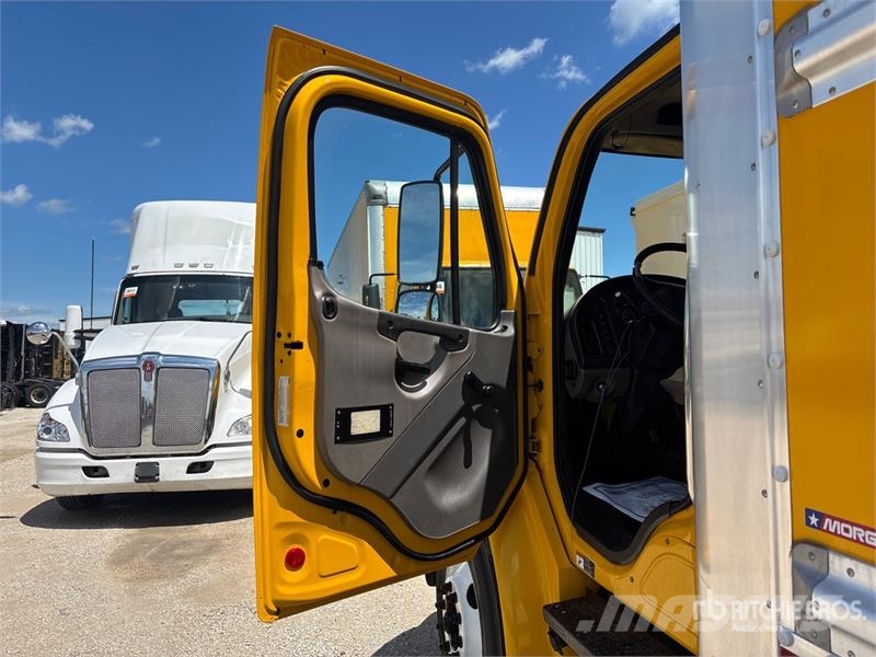 Freightliner M2106 4x2 Van Truck ボックスボディー、ウイング、箱車