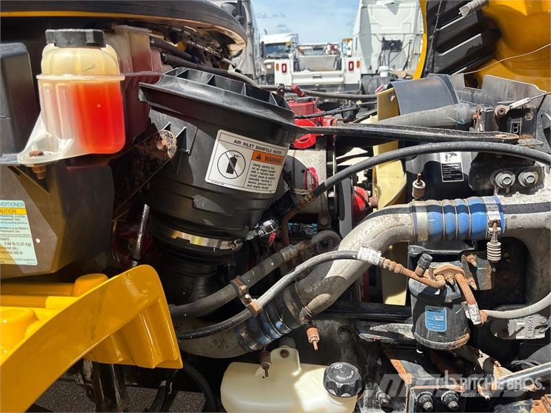 Freightliner M2106 4x2 Van Truck ボックスボディー、ウイング、箱車