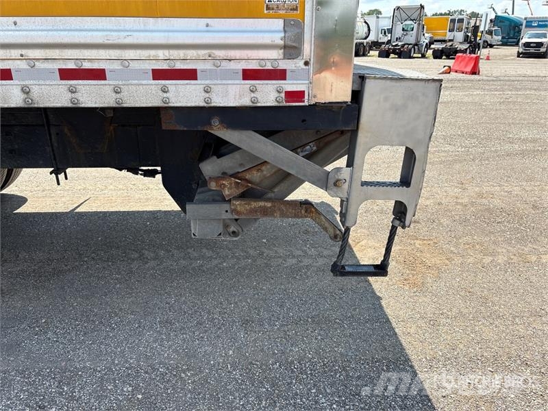 Freightliner M2106 4x2 Van Truck Furgons