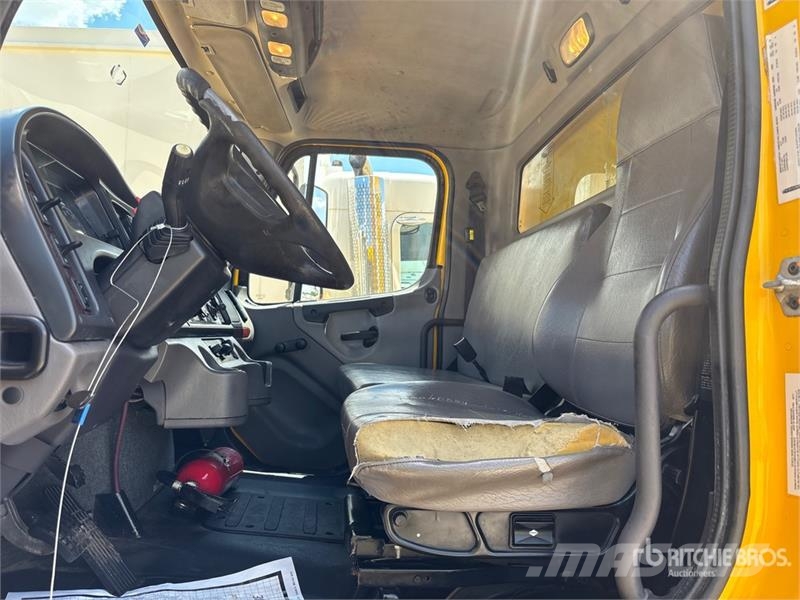Freightliner M2106 4x2 Van Truck ボックスボディー、ウイング、箱車
