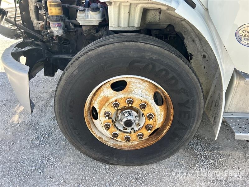 Freightliner M2106 4x2 Van Truck (Inoperable) Camion Fourgon