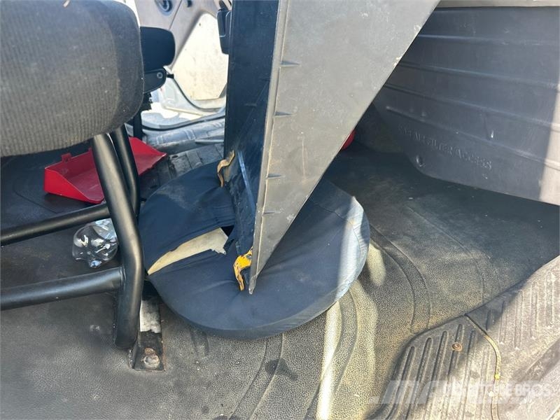 Freightliner M2106 4x2 Van Truck (Inoperable) Camion Fourgon