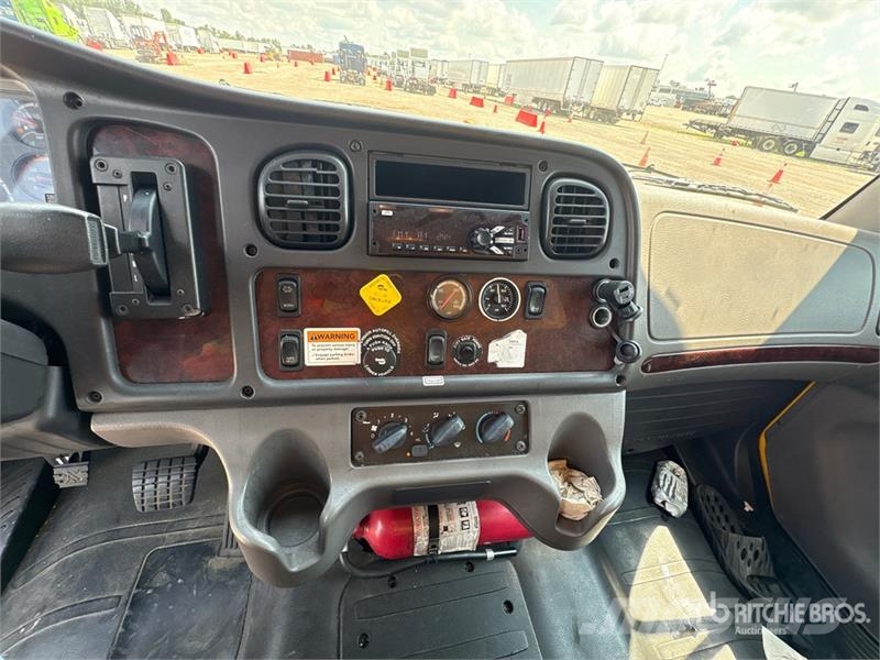 Freightliner M2106 4x2 Van Truck Furgons