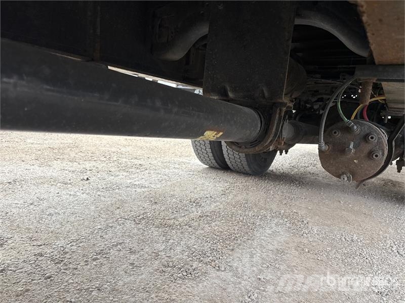 Freightliner M2106 4x2 Van Truck ボックスボディー、ウイング、箱車