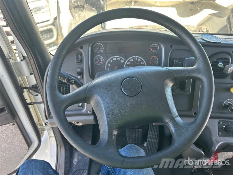 Freightliner M2106 4x2 Van Truck (Inoperable) Camion Fourgon