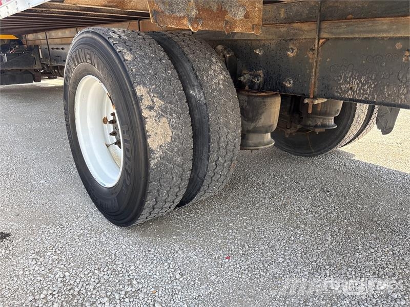 Freightliner M2106 4x2 Van Truck ボックスボディー、ウイング、箱車