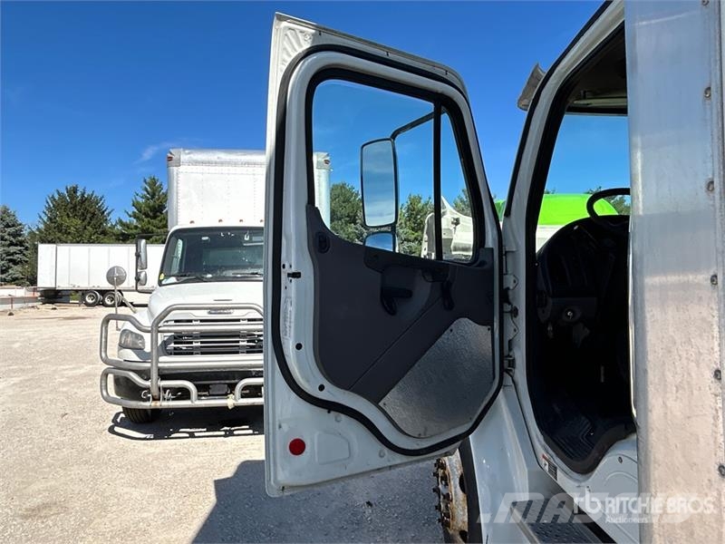 Freightliner M2106 4x2 Van Truck (Inoperable) Camion Fourgon