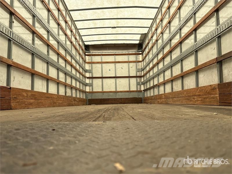 Freightliner M2106 4x2 Van Truck Furgons