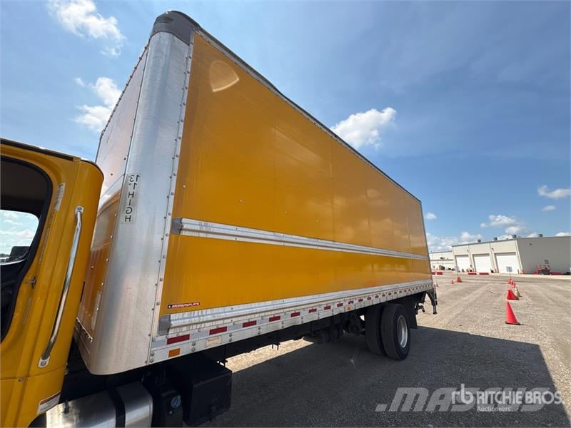 Freightliner M2106 4x2 Van Truck Furgons