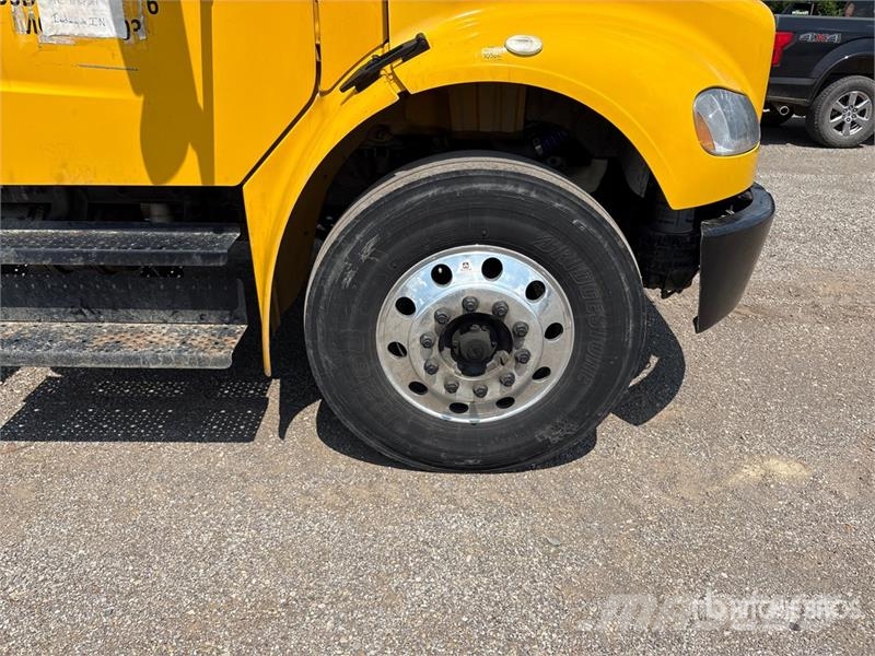 Freightliner M2106 4x2 Van Truck Furgons