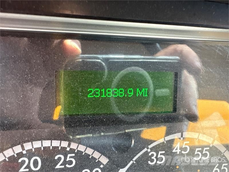 Freightliner M2106 4x2 Van Truck Furgons