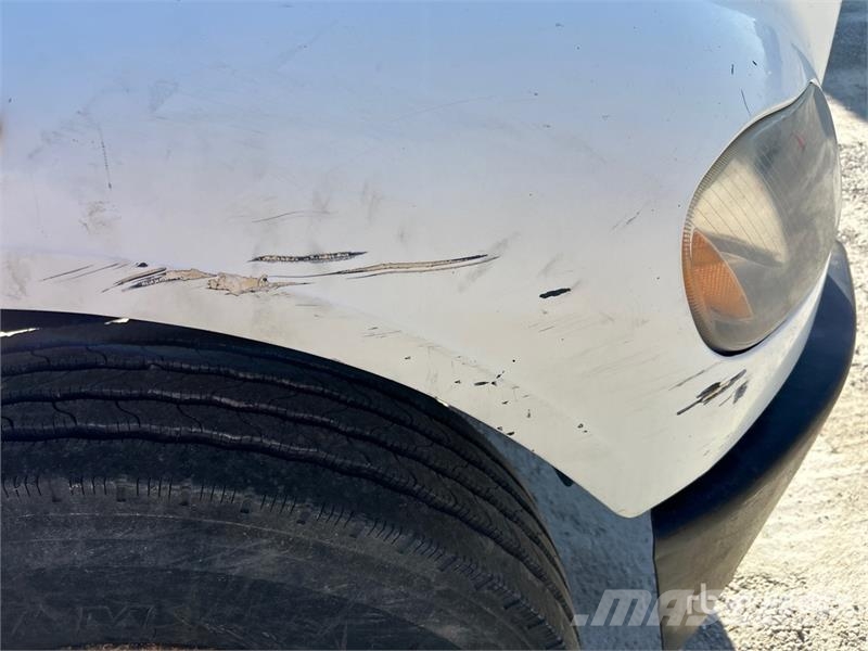 Freightliner M2106 4x2 Van Truck Фургони