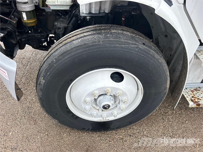 Freightliner M2106 4x2 Van Truck Фургони