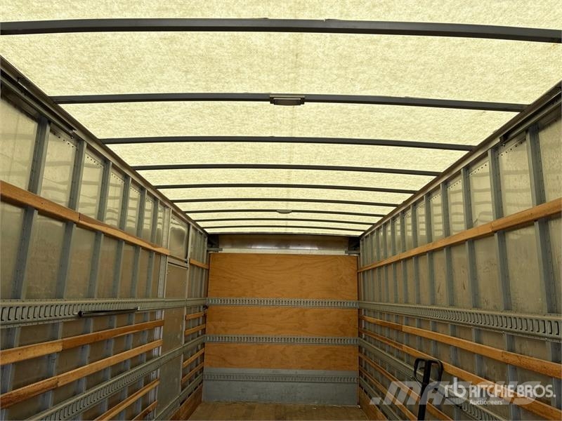Freightliner M2106 4x2 Van Truck Umpikorikuorma-autot