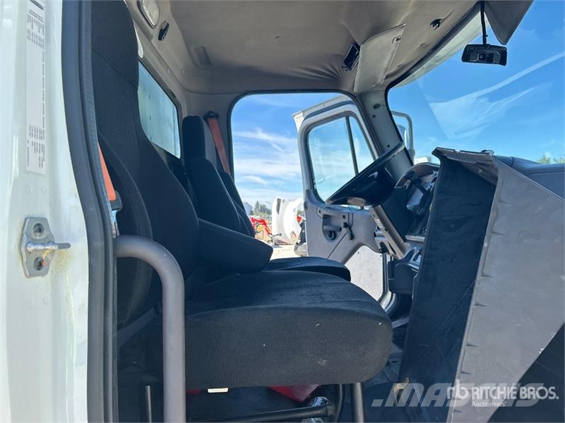 Freightliner M2106 4x2 Van Truck (Inoperable) Camion Fourgon