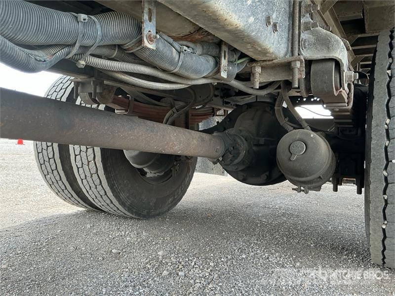 Freightliner M2106 4x2 Van Truck Грузовики-Фургоны