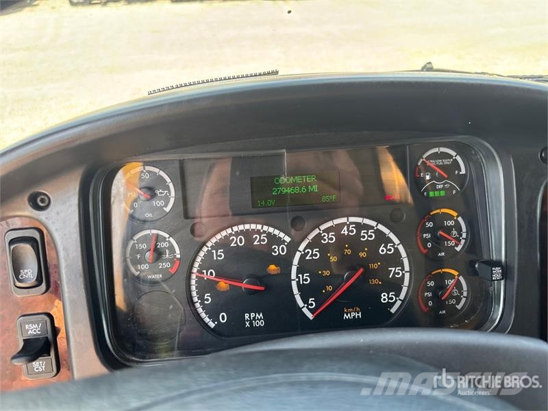 Freightliner M2106 4x2 Van Truck ボックスボディー、ウイング、箱車