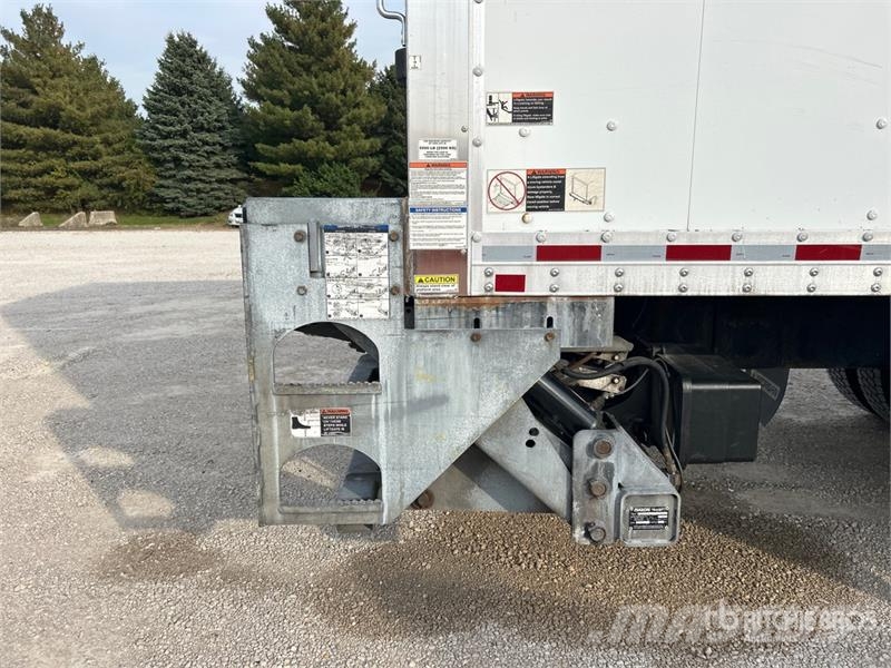 Freightliner M2106 4x2 Van Truck Kapali kasa kamyonlar