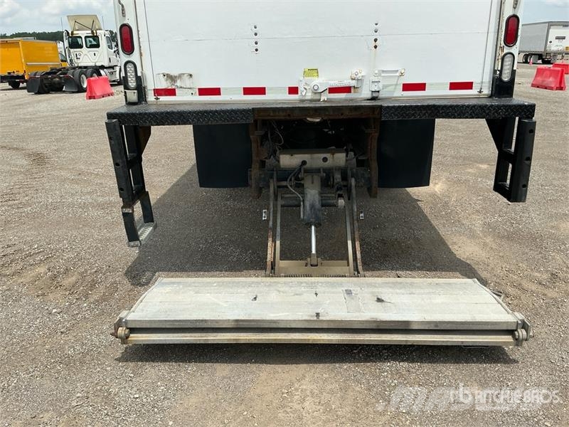 Freightliner M2106 4x2 Van Truck Грузовики-Фургоны