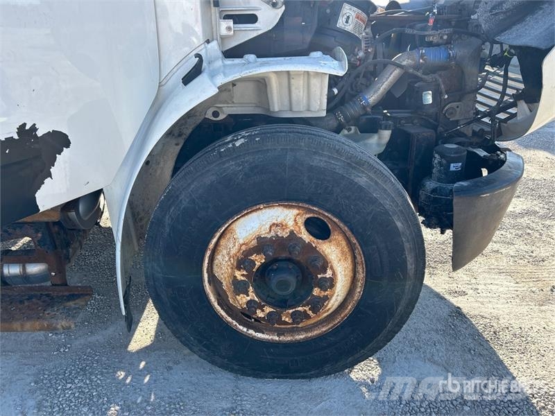 Freightliner M2106 4x2 Van Truck Фургони