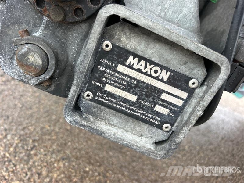 Freightliner M2106 4x2 Van Truck Фургони