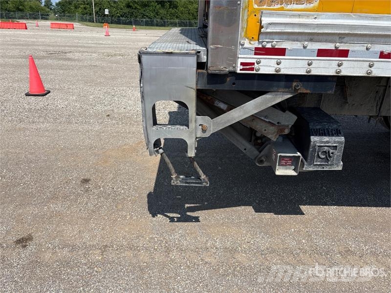 Freightliner M2106 4x2 Van Truck Furgons