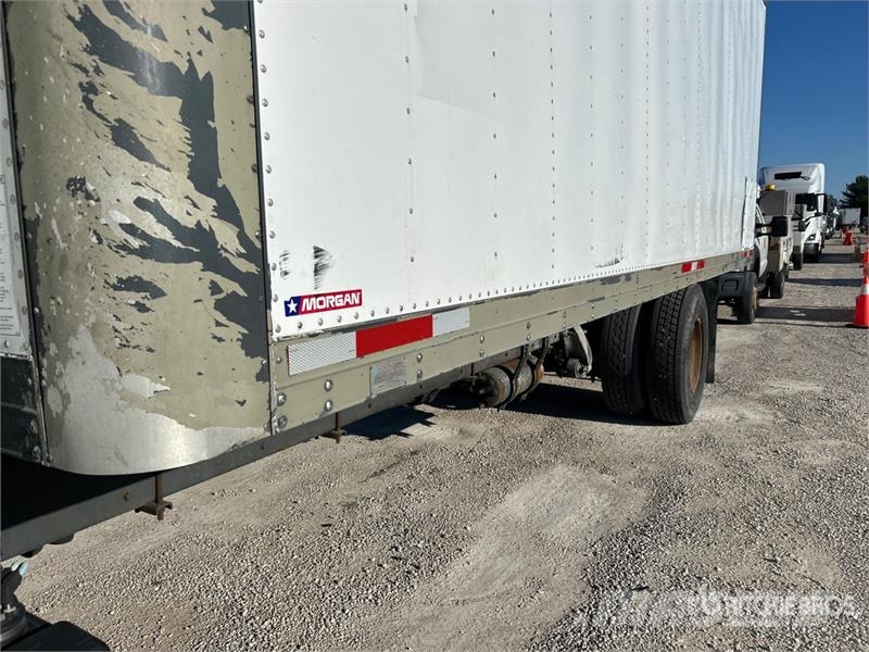Freightliner M2106 4x2 Van Truck Фургони