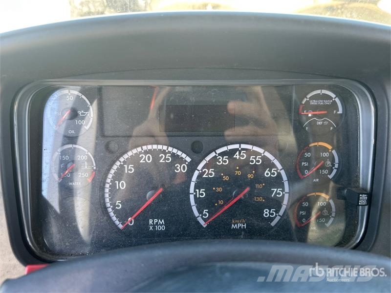 Freightliner M2106 4x2 Van Truck (Inoperable) Camion Fourgon