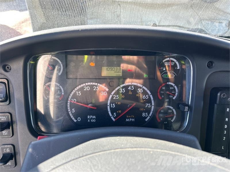 Freightliner M2106 4x2 Van Truck Camion Fourgon