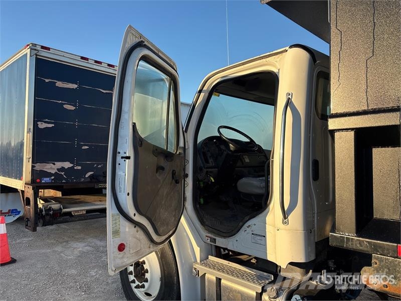 Freightliner M2106 4x2 S/A Dump Truck Tipper trucks