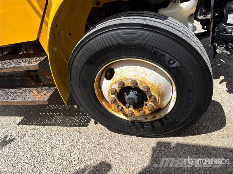 Freightliner M2106 4x2 Van Truck ボックスボディー、ウイング、箱車