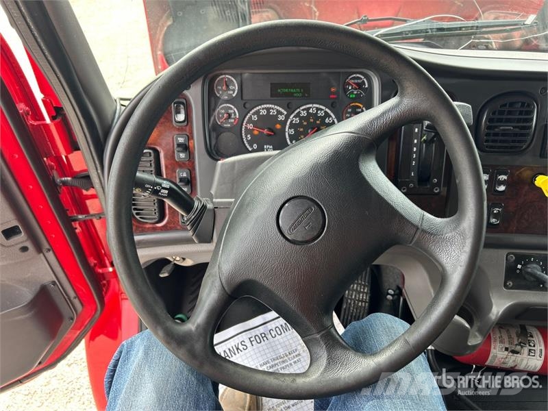 Freightliner M2106 4x2 Van Truck Box trucks
