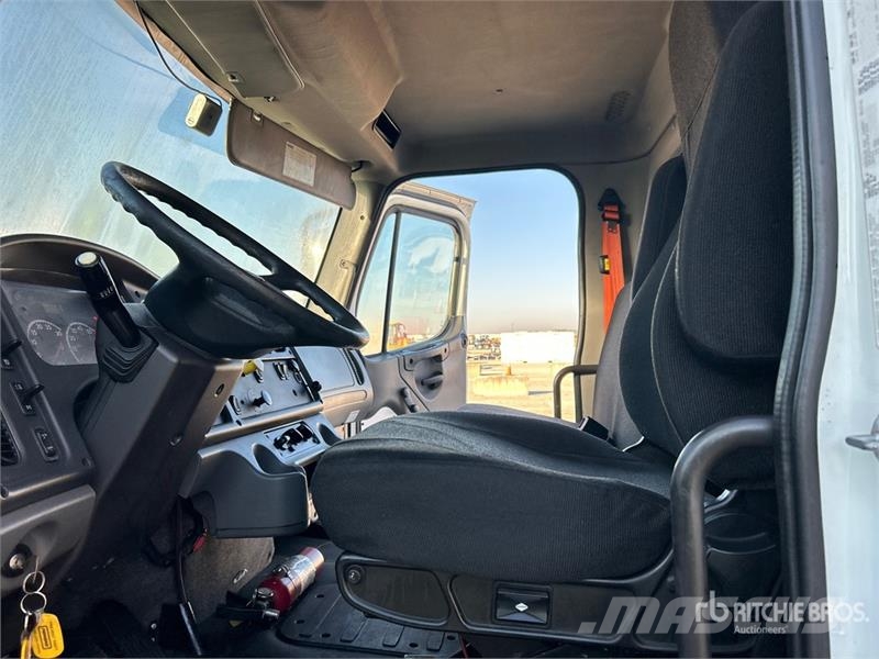 Freightliner M2106 4x2 Van Truck Camion Fourgon